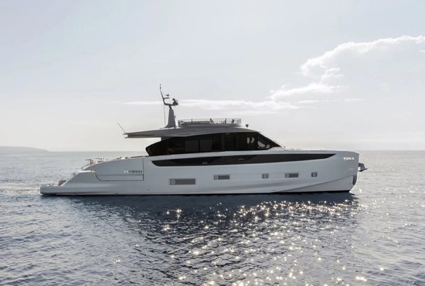 Azimut Seadeck 7, yate con propulsión híbrida de Volvo Penta